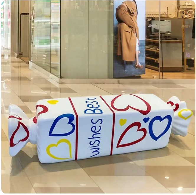 La sculpture en fibre de verre est plus légère et plus transportable que les matériaux de sculpture traditionnels