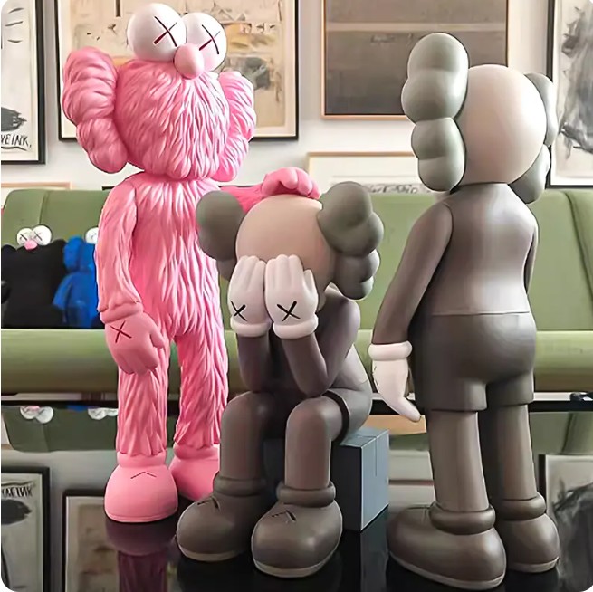 Quelles sont les recommandations et méthodes spécifiques pour nettoyer et maintenir les accessoires de poupées populaires en différents matériaux?